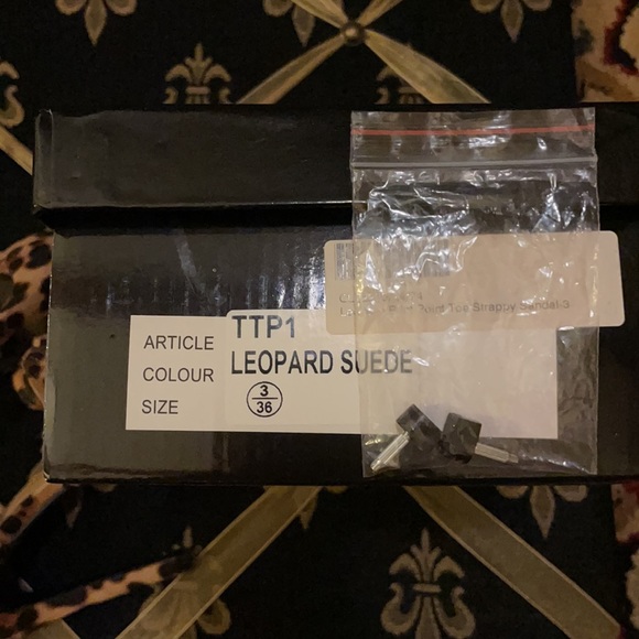 Brand new in box. Leopard print strappy sandals size 3 - Picture 7 of 8